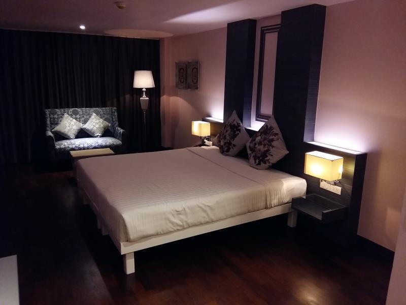 The Sathon Vimanda Hotel Bangkok Bagian luar foto