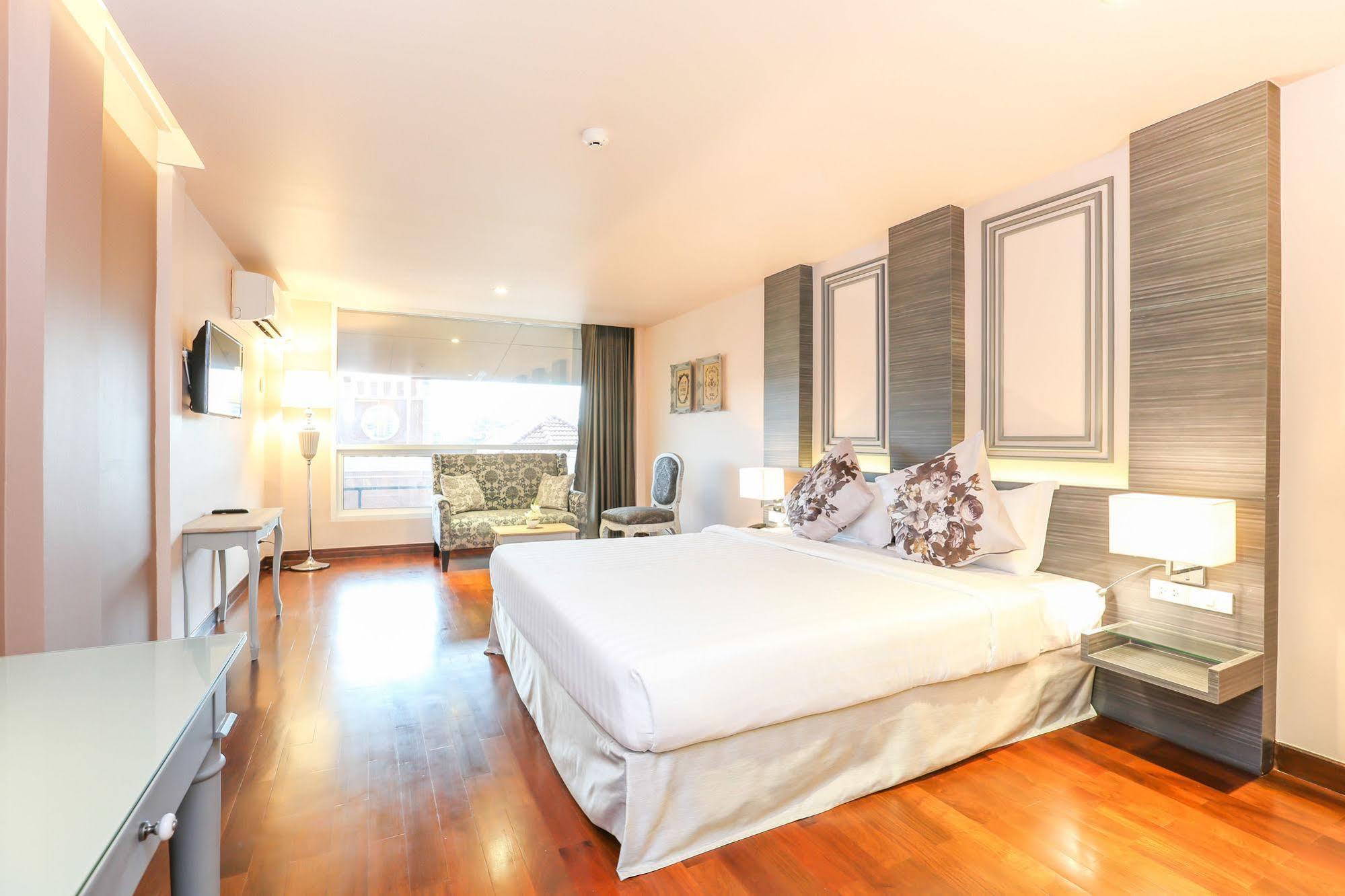 The Sathon Vimanda Hotel Bangkok Bagian luar foto
