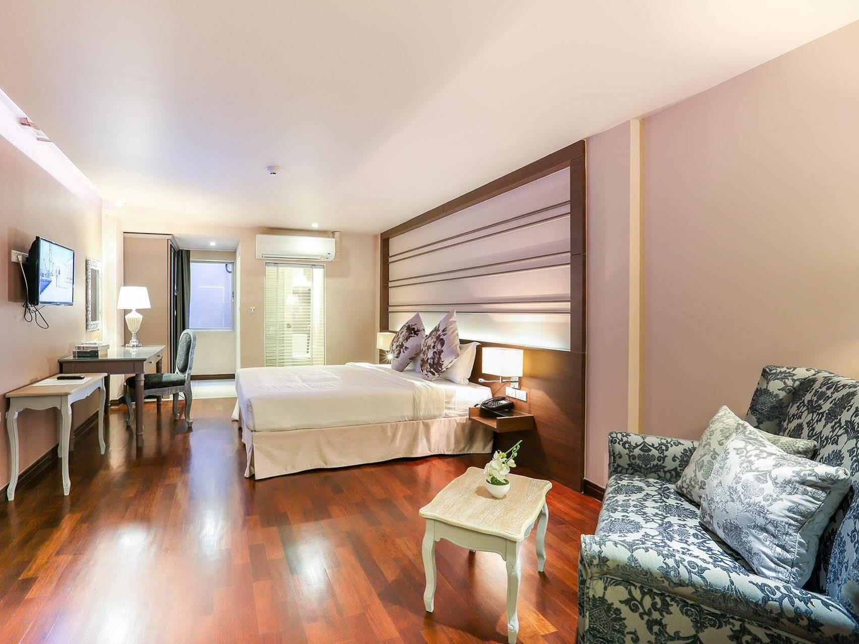 The Sathon Vimanda Hotel Bangkok Bagian luar foto