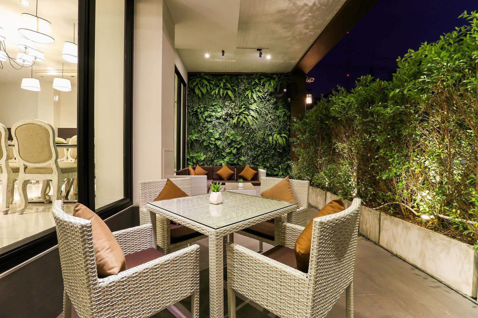 The Sathon Vimanda Hotel Bangkok Bagian luar foto