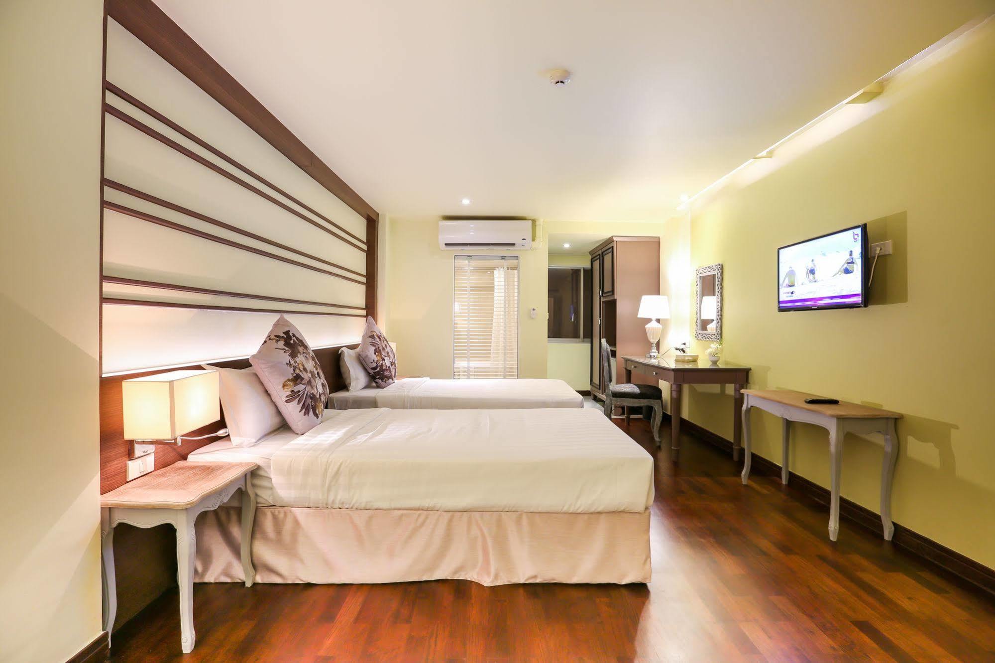 The Sathon Vimanda Hotel Bangkok Bagian luar foto