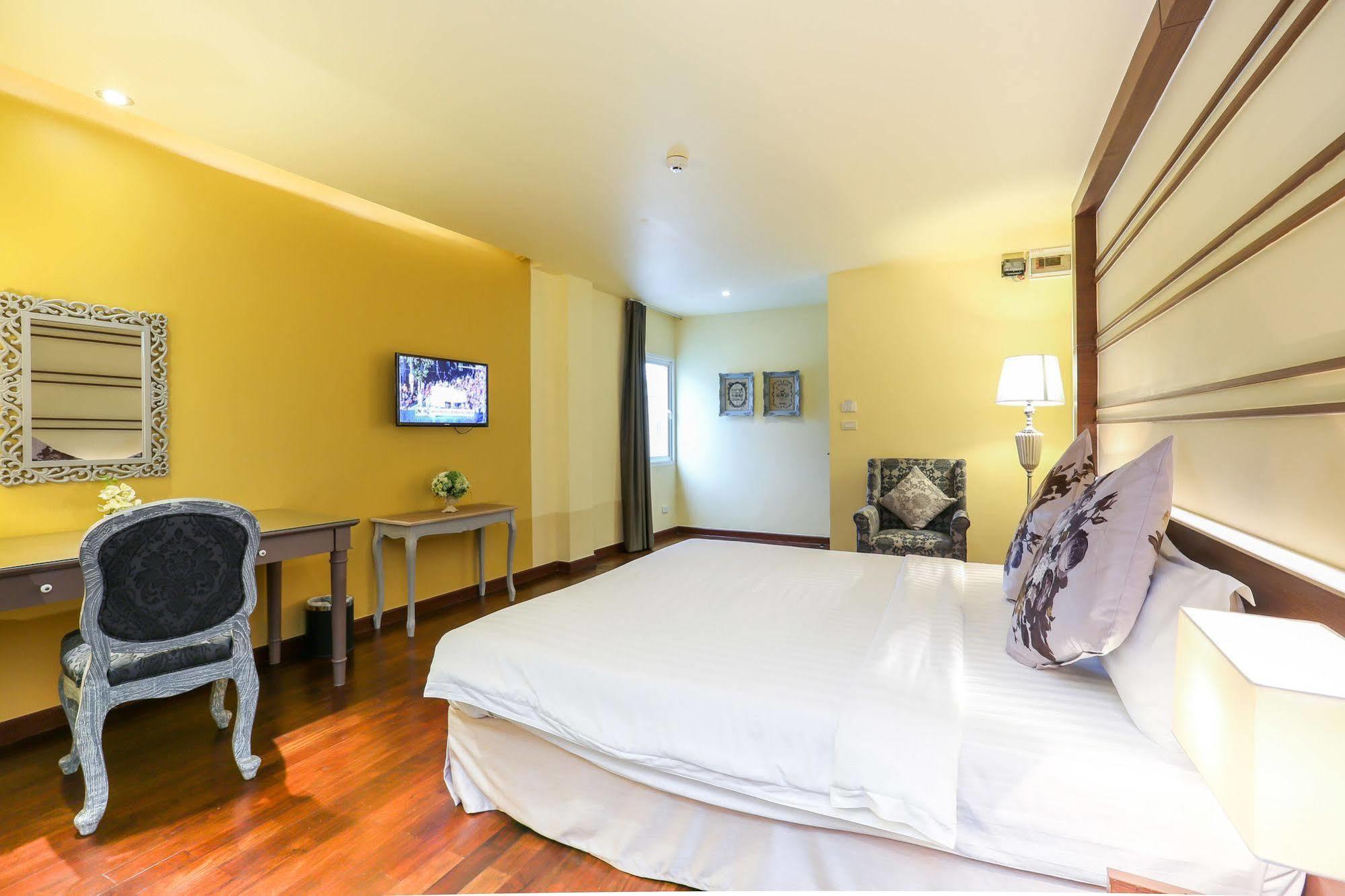 The Sathon Vimanda Hotel Bangkok Bagian luar foto