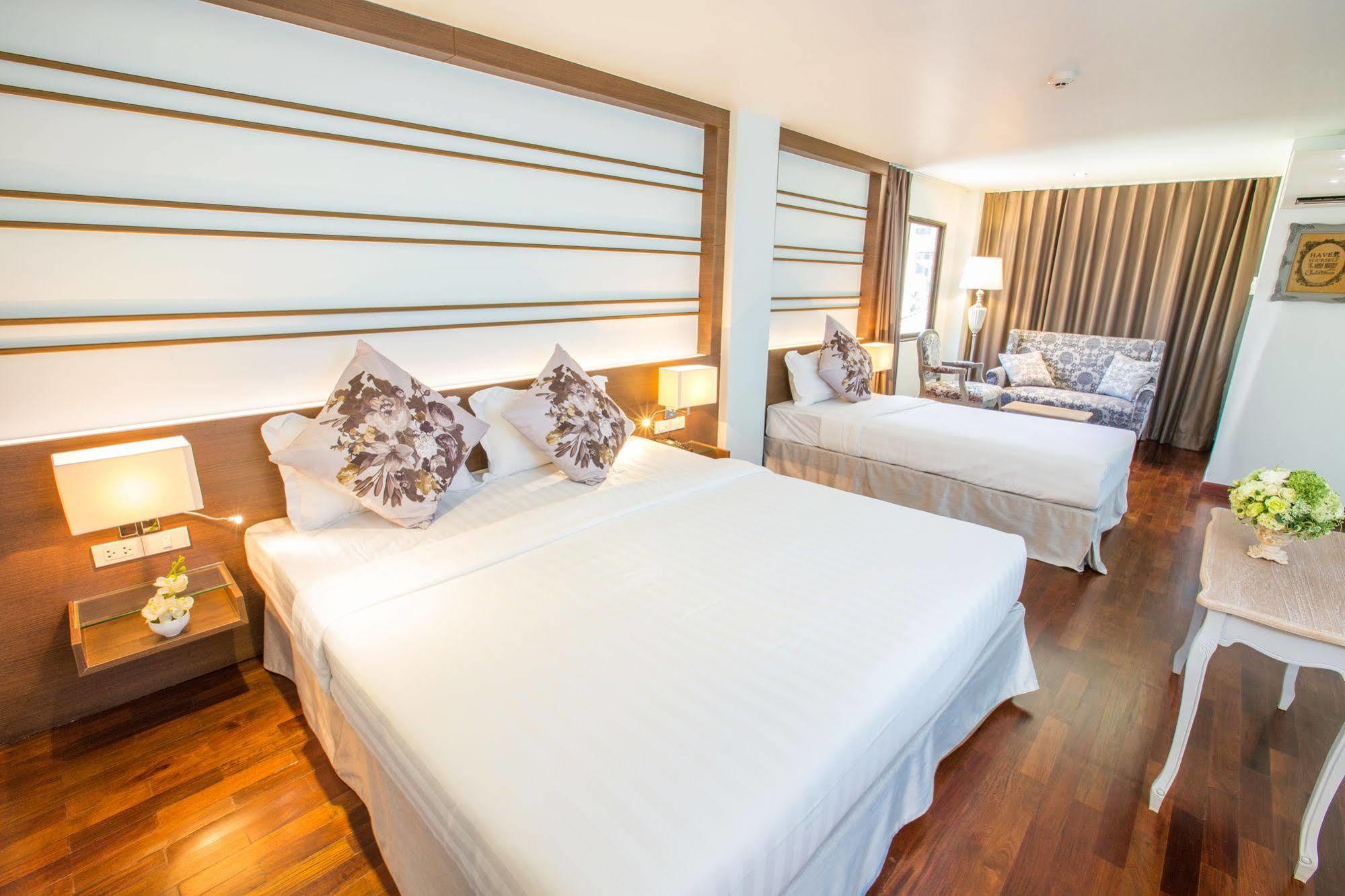 The Sathon Vimanda Hotel Bangkok Bagian luar foto