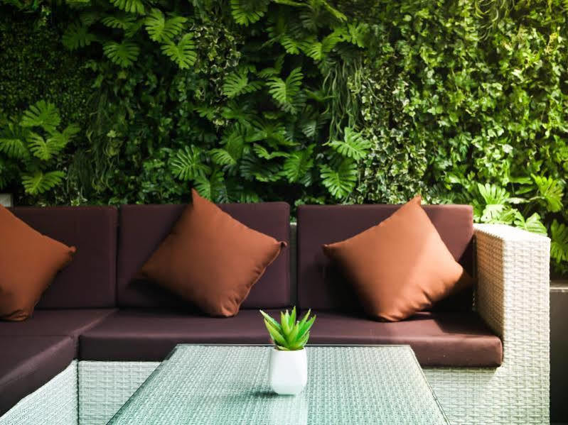 The Sathon Vimanda Hotel Bangkok Bagian luar foto