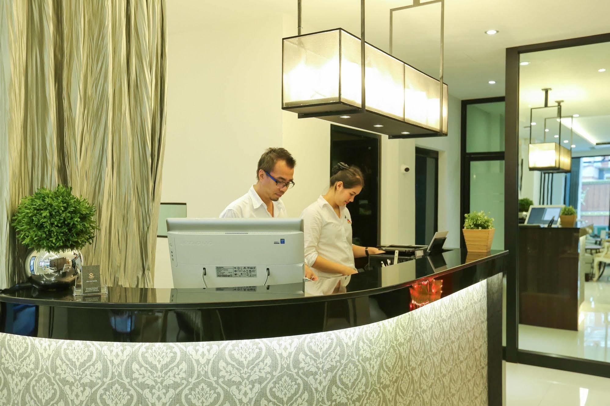 The Sathon Vimanda Hotel Bangkok Bagian luar foto